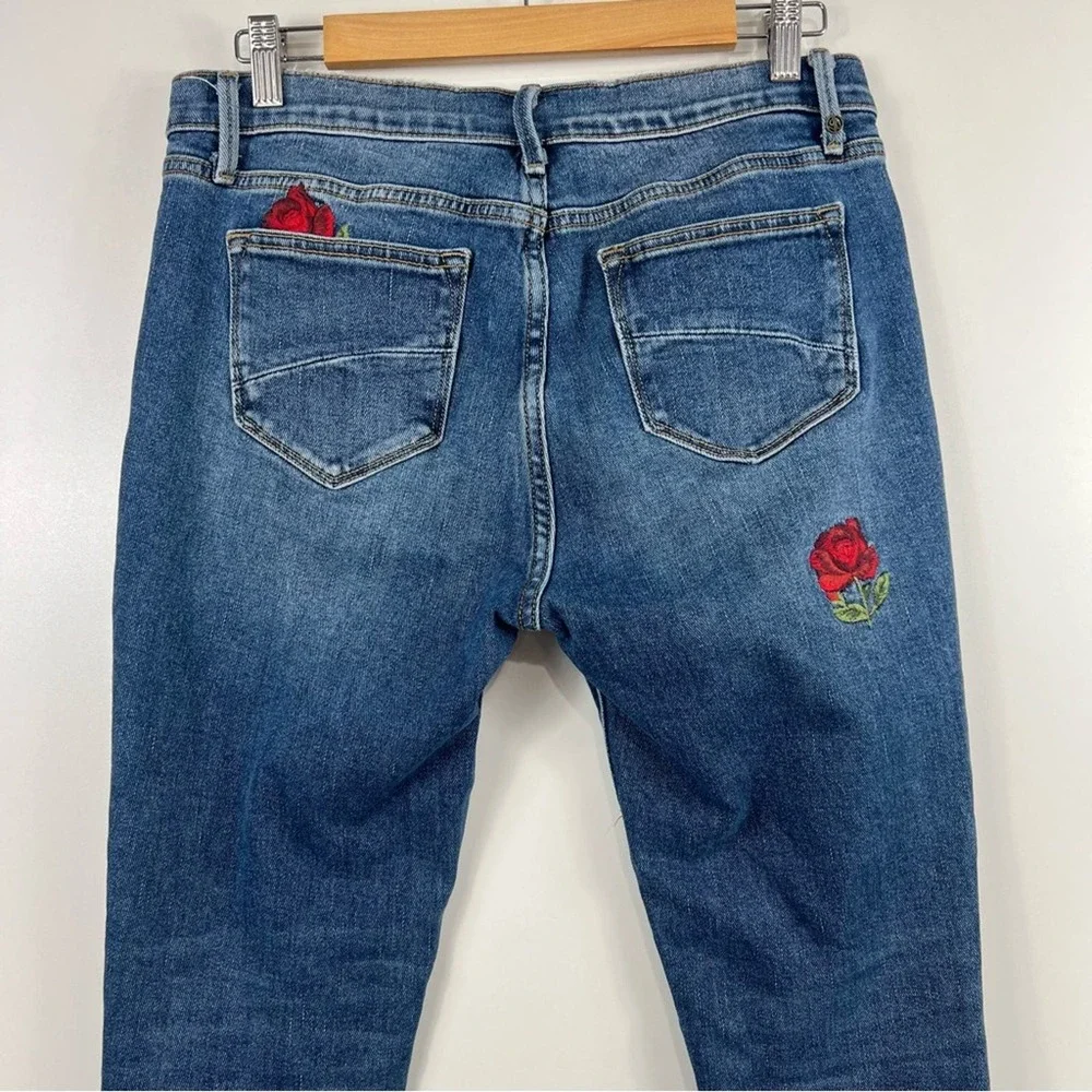 Driftwood Joyce Boho Rose Embroidered Distressed Raw Hem Cropped Jeans Size 26 - Picture 7 of 11